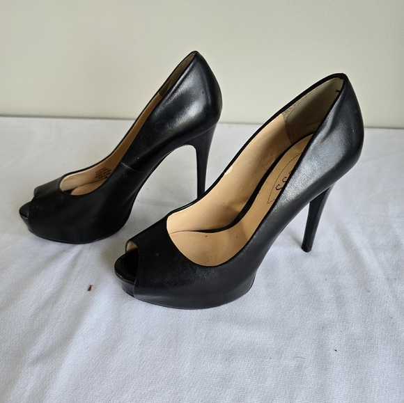 GUESS Honora Black  Peep-Toe Platform Pumps Size 6M - Picture 3 of 7